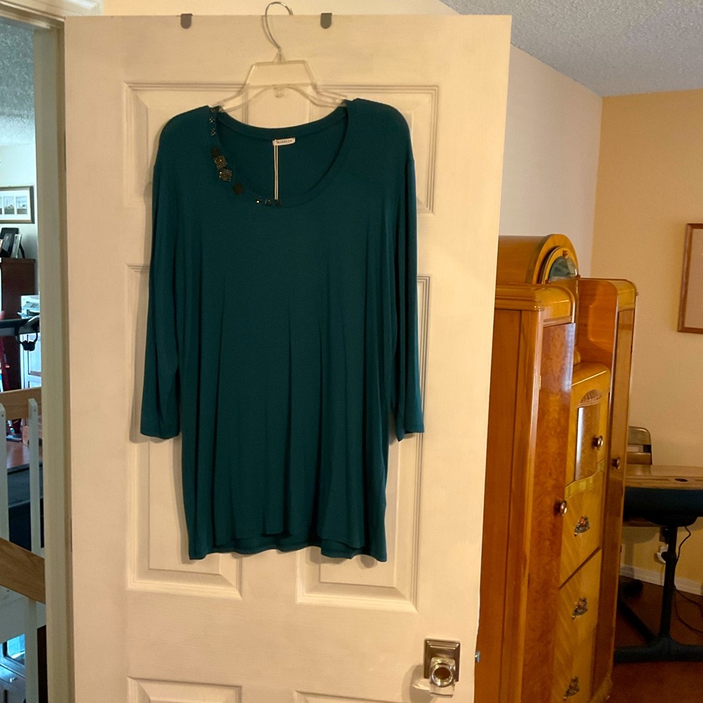 Beautiful teal Italian tunic; jewel detail; NWT; viscose/spandex; 2XL.